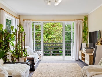 The Kiwi Dream, Wrapped in Charm