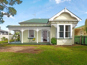 Character villa in prime setting – home or...