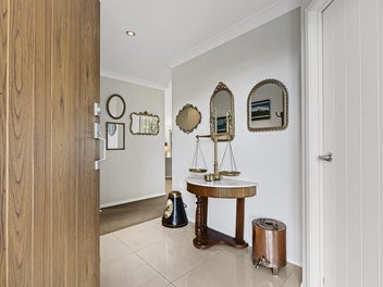 ELEGANT OASIS ON CITY FRINGE