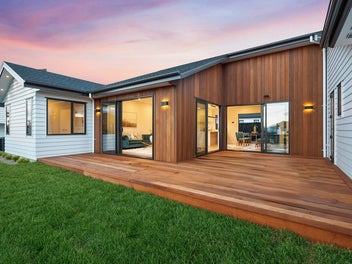 Sunny Corner Home - A Home for All !!