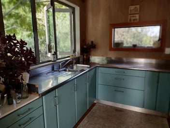 Be self sufficient and secluded in Paparoa