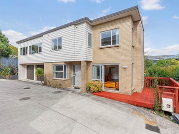 GREAT LOCATION! Ready to move in!