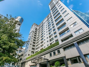 One bed in Tower Hill