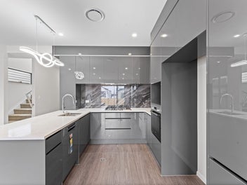 Affordable 4 bedroom + garage in Flat Bush!