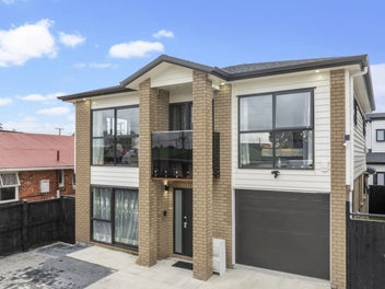 Stand-alone 5 bedroom with 2 en-suite in Takanini
