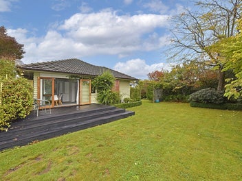 Charming Family Home in Burnside High School zone
