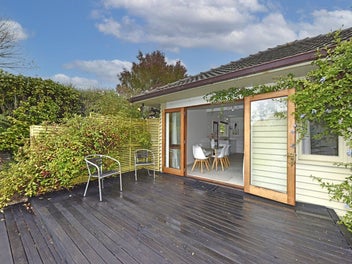 Charming Family Home in Burnside High School zone