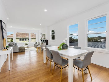 LARGE FAMILY HOME + BUSINESS OPPORTUNITY