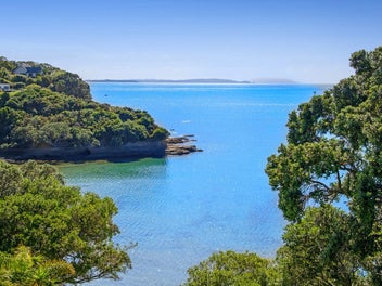 Coastal Paradise Clifftop with Sweeping Views!