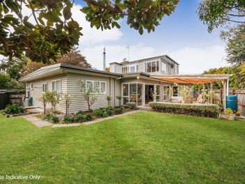 Enormous Mid-Century Living & Tranquility