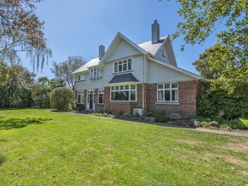 Country homestead on 6000m2