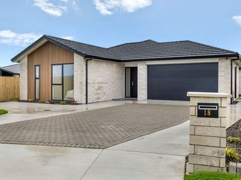 5 Bedrooms including a Guest wing!