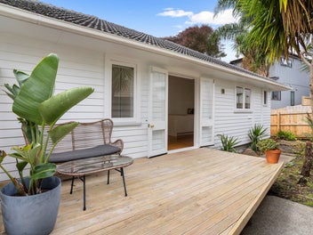Sun-Soaked on a Spacious Freehold Section