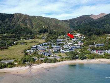 SEAVIEW'S, BUSH WHISPERS & BEACH WALKS