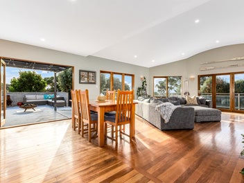 Space, Spectacular Views and Prime Location!