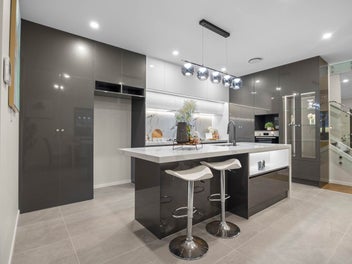 Luxury Spacious Home!