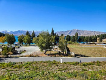 Section in Pure Splendour: Station Bay Lake Tekapo