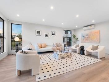 Contemporary Elegance in a Prime Location
