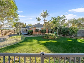 Brick and tile home | 814sqm of land