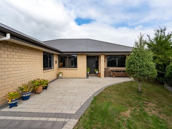 Solid Home with Senic Setting