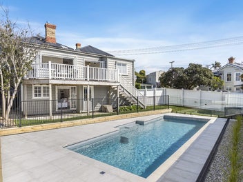 Charming Devonport Villa - Must Be Sold!