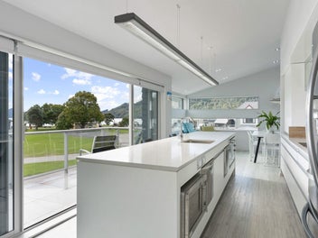 Harbour Views & Laid Back Living