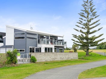 Harbour Views & Laid Back Living