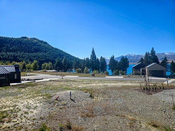 Section in Pure Splendour: Station Bay Lake Tekapo