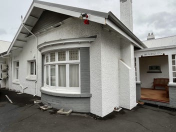 Image 1 of 7