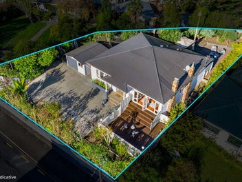 Charming 1930s Bungalow - Waitakere Ranges in view