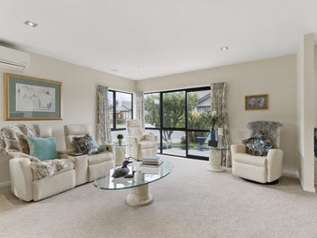 Relaxed Retirement Style Living