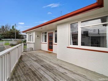Relaxed Rural Living with Views!
