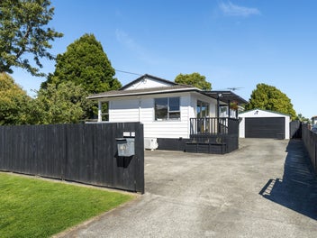 Wow! Double Garage+4 parking on 608sqm