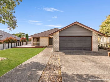 Delightful Family Home, Views & Location.