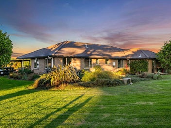 The Muriwai Lifestyle, what more could you want!