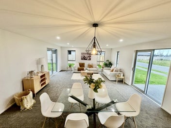 SUNNY & SPACIOUS - Open Home TODAY 1.30pm