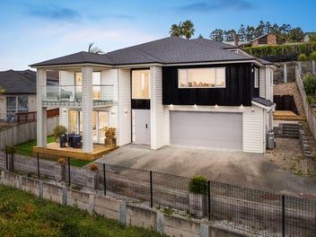 King of the Hill - Grand Family Living with Ci...