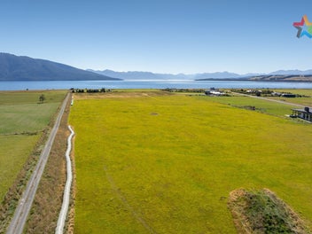 PREMIUM LIFESTYLE BLOCK WITH DEVELOPMENT POTENTIAL