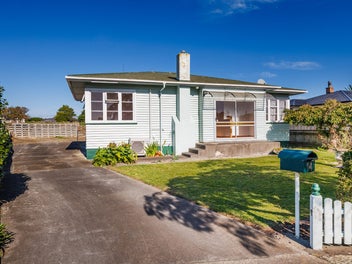 A Renovator's Dream with Huge Potential!