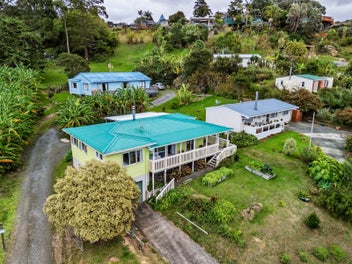 Modern Comfort & Harbour Views