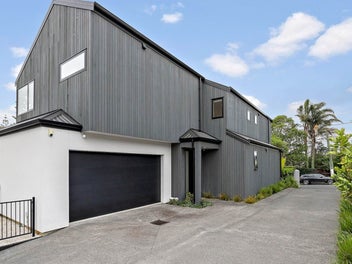 Cedar Charm for the Contemporary Family