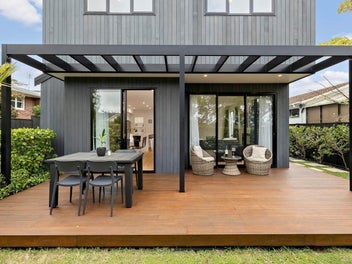 Cedar Charm for the Contemporary Family