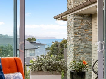 Beachside lock-up-and-go retreat