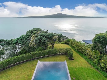 Luxury Waterfront Home On Over 2,000SQM