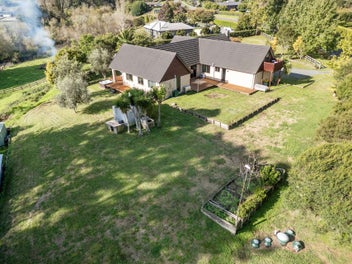Exquisite Lifestyle Paradise on Paparimu Road!