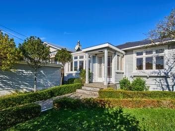 TIMELESS ELEGANCE IN A 1920'S CLASSIC