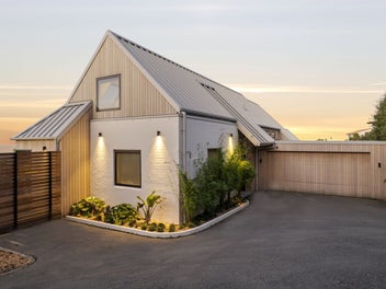 Architectural Refinement - Unmatched Ocean Vistas