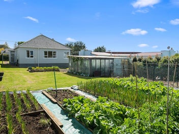 Location, Lifestyle and 817 m2 Land