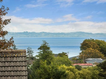 A Family Retreat with Sparkling Views