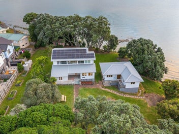 GRAND WATERFRONT OPPORTUNITY – MUST SELL!